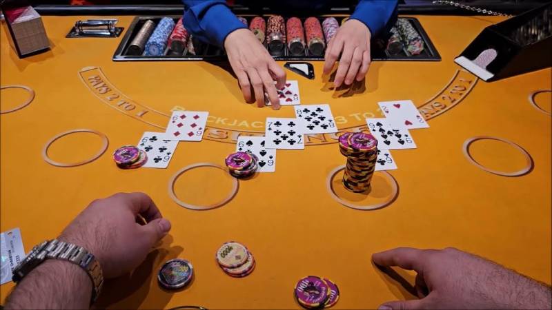 Cách Chơi Phỏm 9 Cây Tất Tần Tật Từ Cơ Bản Đến Nâng Cao 4 Quan sát đối thủ